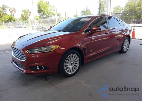 2014 Ford Fusion Energi Titanium z USA, uszkodzony, nr VIN 3FA6P0SU3ER126548